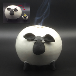 i'm safe under mommy's tummy...