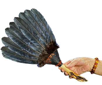 eventail-de-plumes-chamanique-6-19.08_edited.png