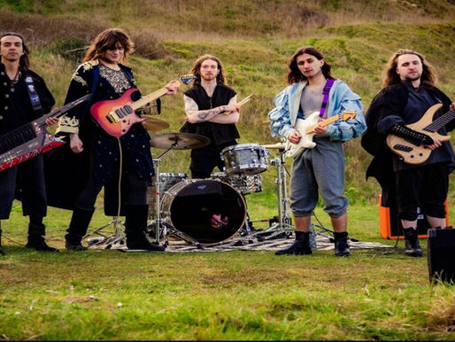 Por meio de 'Fym', Azure demonstra excelente musicalidade e capacidade de transmitir diversas emoções