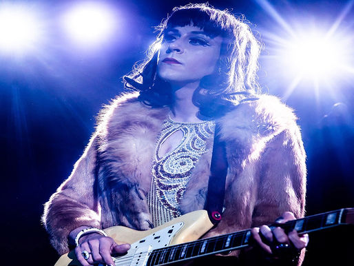 Cindy Lee – Diamond Jubilee: uma obra multifacetada e que pode atingir o público em diversos níveis