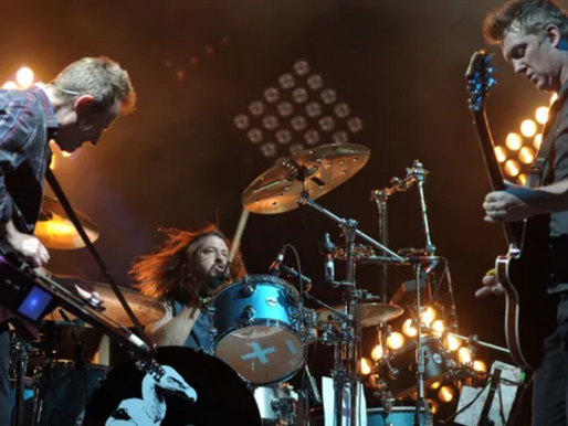 Josh Homme fala sobre a sua vontade de um retorno da Them Crooked Vultures, porém, diz que não cabe a ele decidir