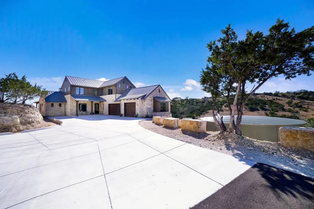 Large custom homes in Fredericksburg.