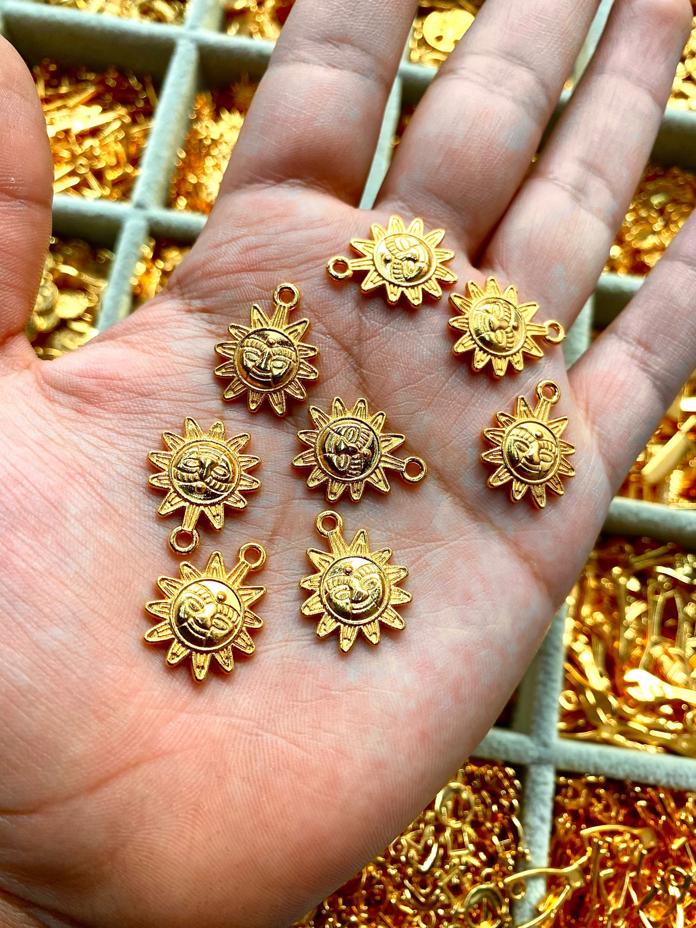 Sol Chapa de oro por pieza 