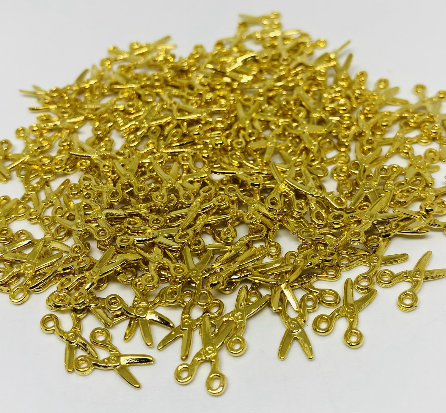 Tijera mini dije  chapa de oro 24k