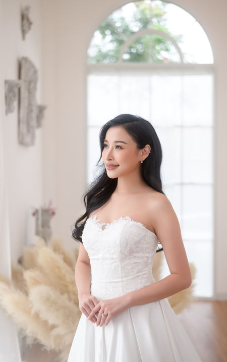 bride-in-elegant-wedding-dress-2024-12-22-23-18-23-utc 2.JPG