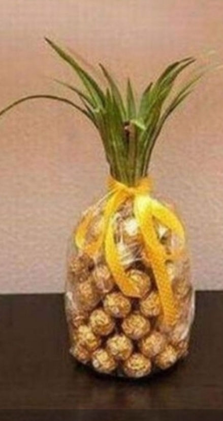 Miniature : Champagne Pineapple Gift 🎁 (4×images)