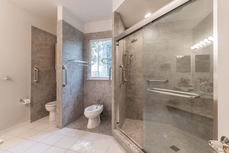 Ugly Duckling Master Bath Gets Renovated (Video)