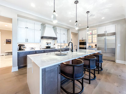 traditional modern kitchen design with oversized island and custom cabinets