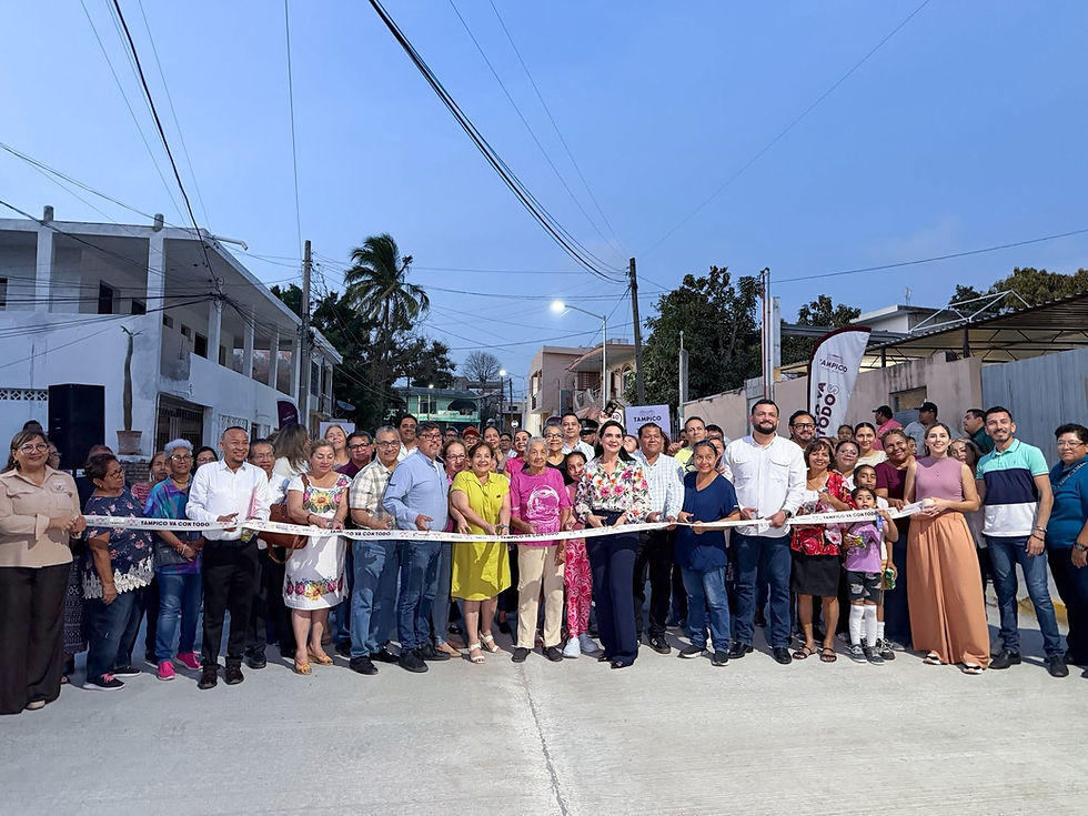 La Lic. Mónica Zácil Villarreal Anaya, alcaldesa de Tampico, acompañada de servidores públicos y vecinos, hicieron el corte de listón de la inauguración de pavimentación de la calle Quintana Roo.