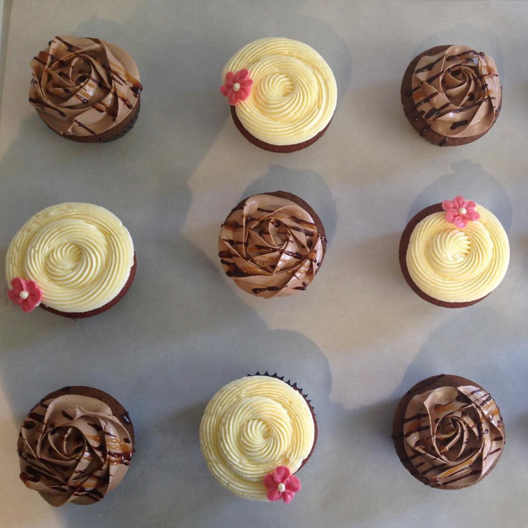12 X Freshly Baked Cupcakes