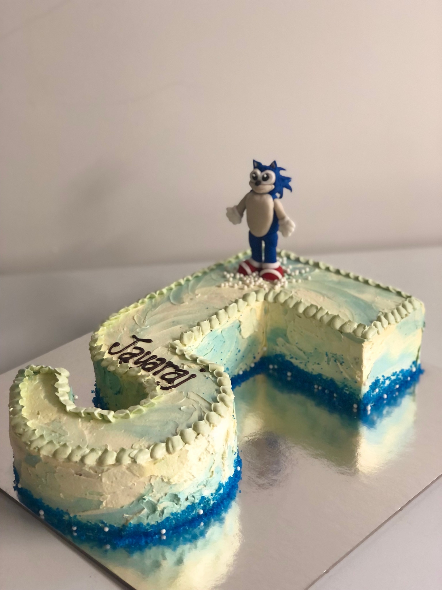 Le Sud Patisserie custom cake — handcrafted French-inspired design, Auckland