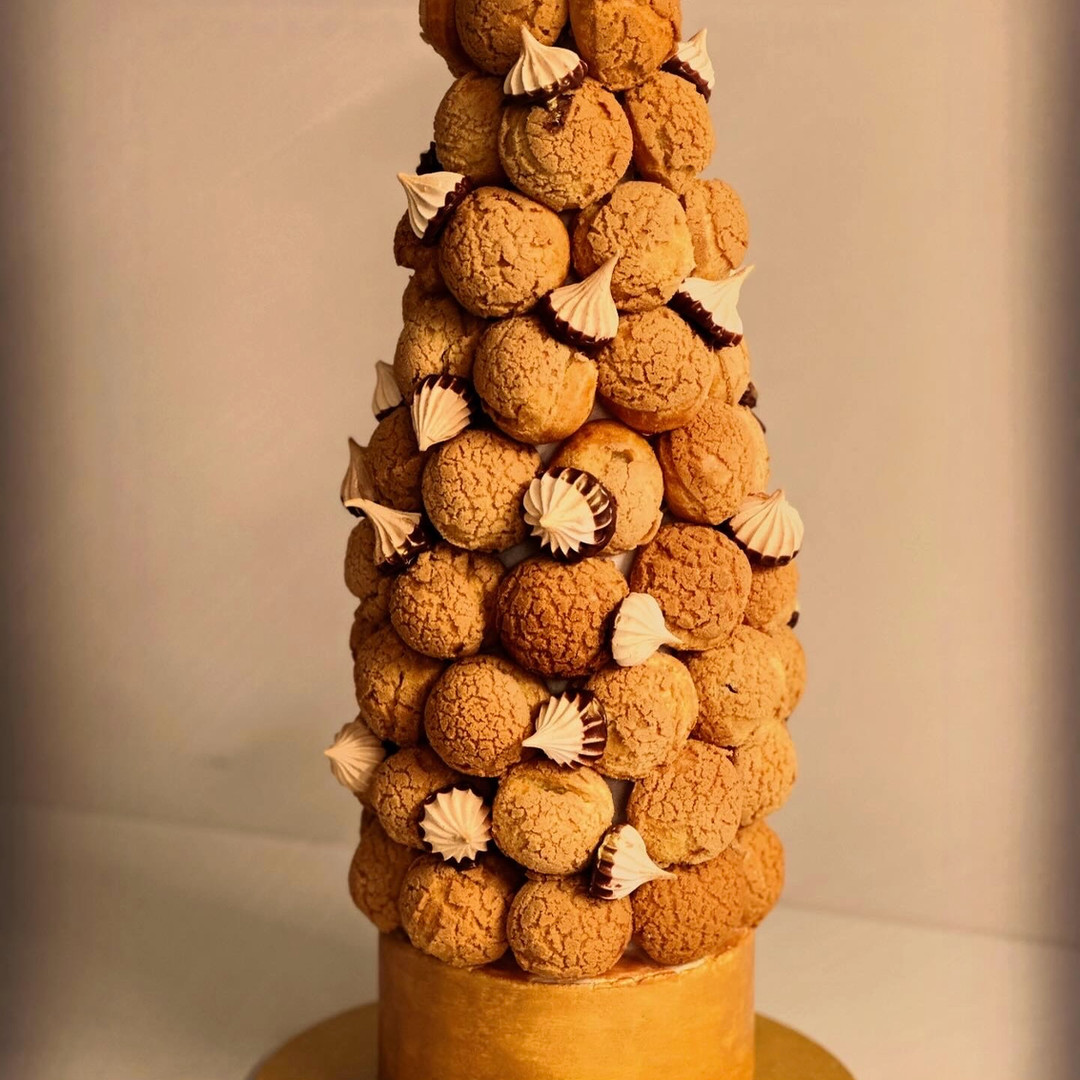 Croquembouche (60 X Choux pastries)