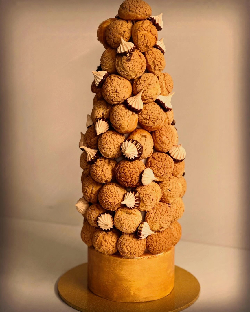 Croquembouche (60 X Choux pastries)