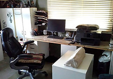 Proof that the desktop area is neat and