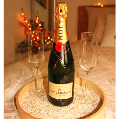 Detalles elegantes de decoración en Masajes Malai Madrid.