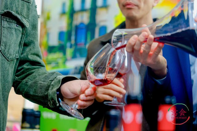 Vino@Motion: il successo di Canton, un evento imperdibile per gli amanti del vino italiano