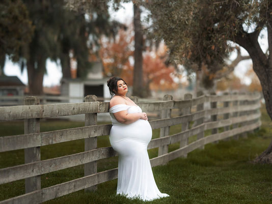 Capturing Winter's Glow: Samantha's Maternity Session
