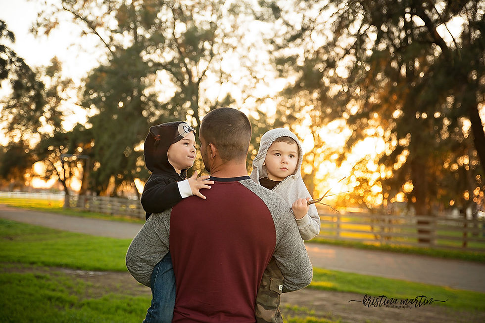 Outdoor photographer, photographer, sacramento photographer, lifestyle photographer, family photographer, newborn photographer, maternity photographer, event photographer, business headshots, roseville photographer