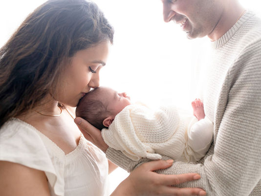 In Home Lifestyle Newborn Session | A Soft, Natural Family Session at Home