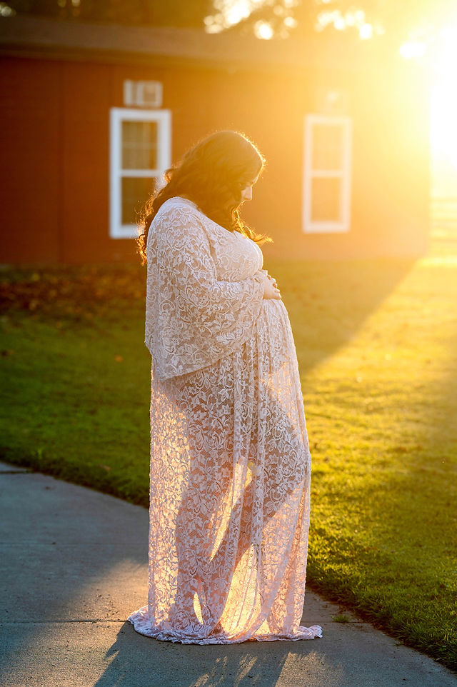 Best Sacramento maternity photographer, Kristina Martin, offering maternity and newborn packages.