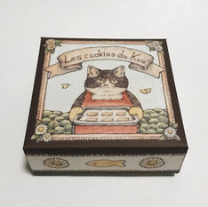 猫が描かれたクッキー箱のパッケージ