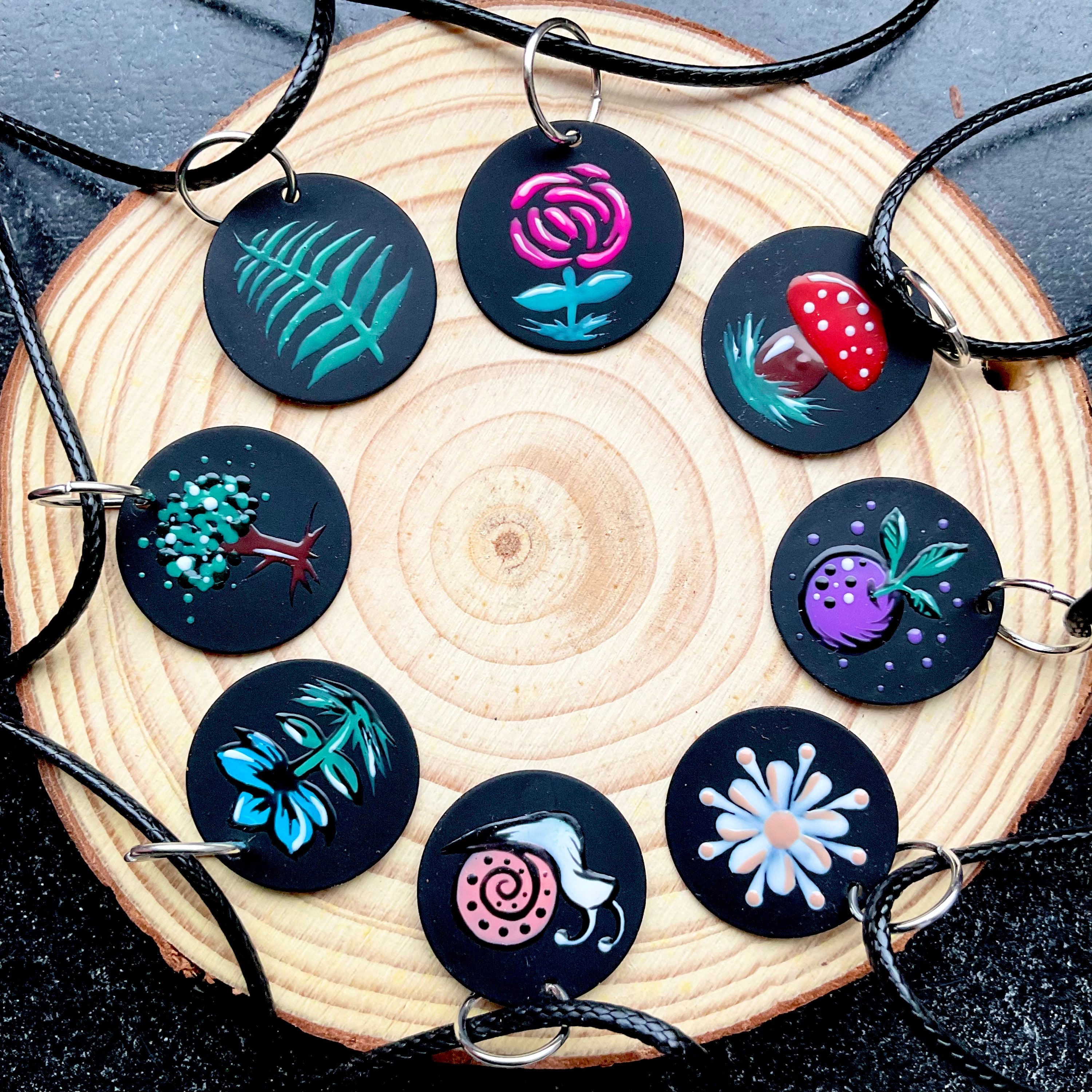 Set 8 Stück ~ Handgemachte und handgemalte Halskette