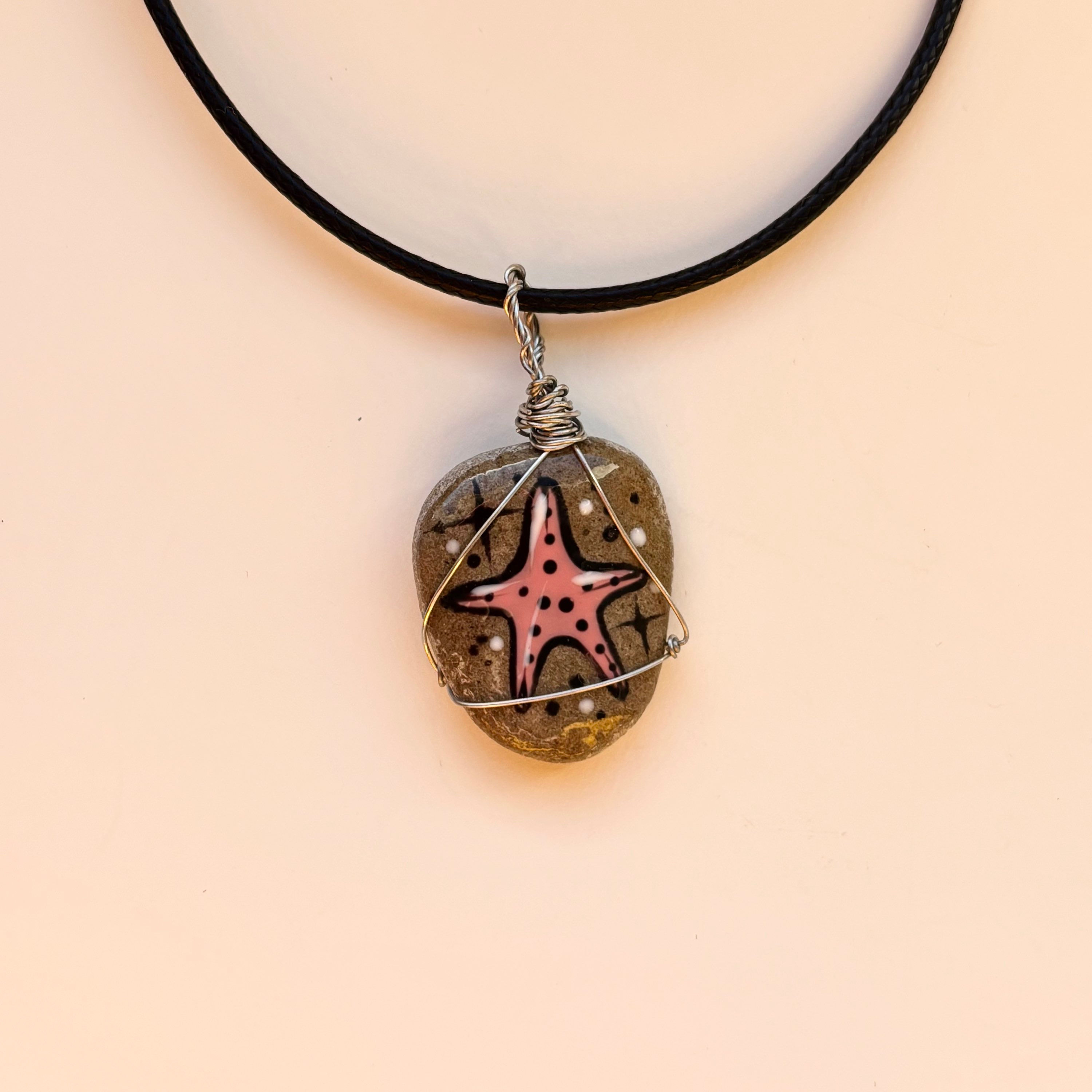 Seestern in rosa• Handgemachte und handgemalte Halskette aus Naturstein