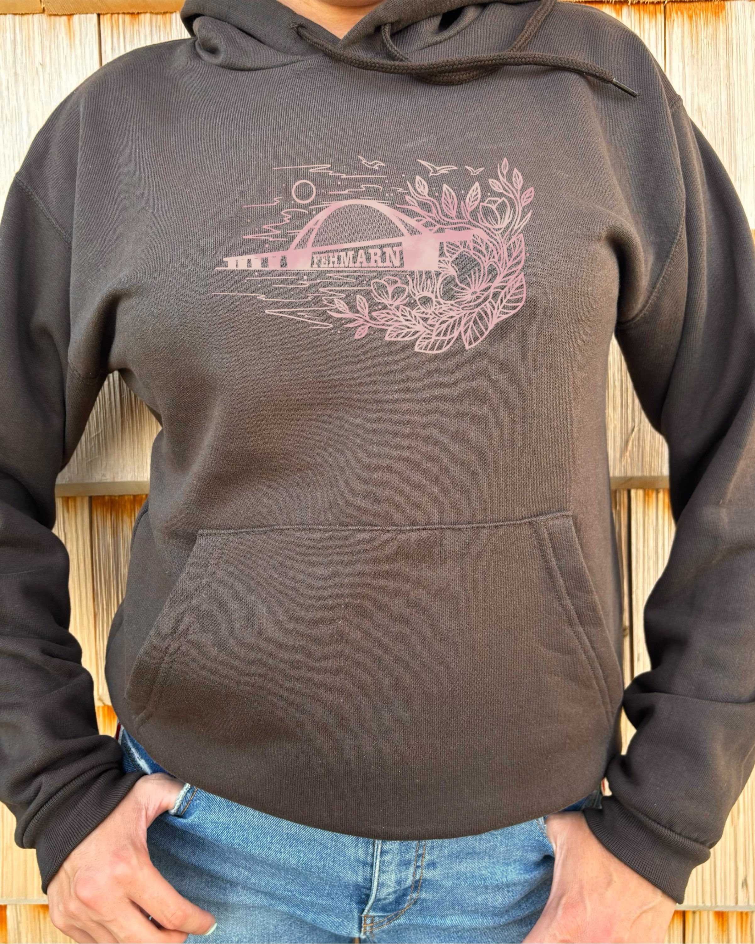 Hoodie / Kapuzenpullover mit Fleece „Fehmarnsundbrücke“ in Braun