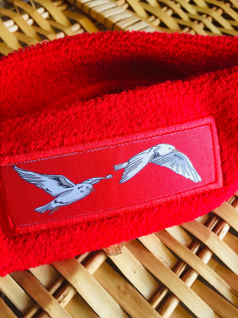 Miniaturbild: Rotes Stirnband / Haarband mit nautischen Aufdrucken von fliegenden Möwen