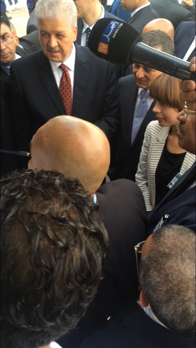 Le 1er Ministre M. Sellal et Mme Faraoun Ministre des MPTIC sur le stand Garmin Algerie