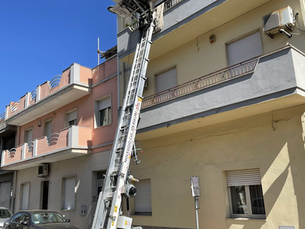 Che giornata oggi a Quartu Sant'Elena, ideale per utilizzare la nostra super pratica scala PAUS EASY