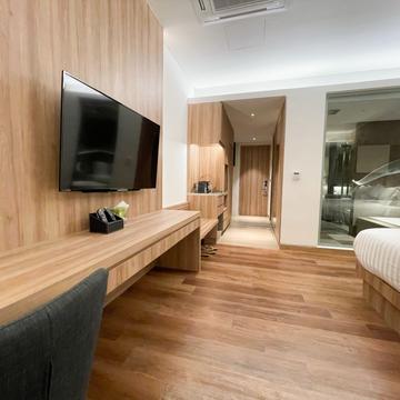 Pool Access Executive Suite Bedroom View