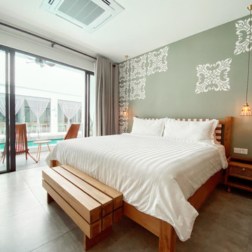 Pool Access Suite Bed