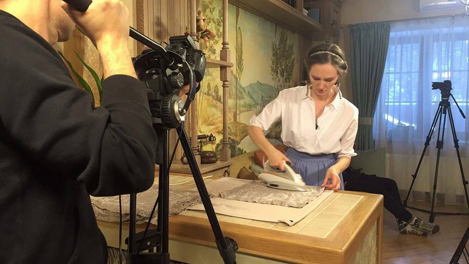 Загородная жизнь телеканал. Алена пескова стокманн. Передача загородная жизнь. Загородная жизнь ведущие. Канал загородная жизнь.