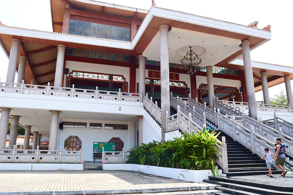 Vihara Budhi Bhakti a massive Buddhist temple with beautiful grounds // sunnyinjune.com