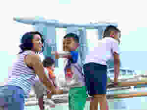 family with small kids moving to singapore @ the marina bay sands merlon park // sunnyinjune.com