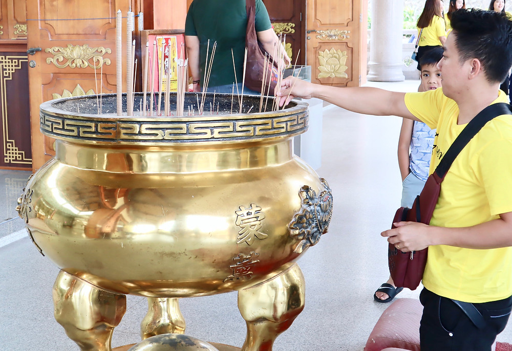 Vihara Budhi Bhakti a massive Buddhist temple with beautiful grounds // sunnyinjune.com