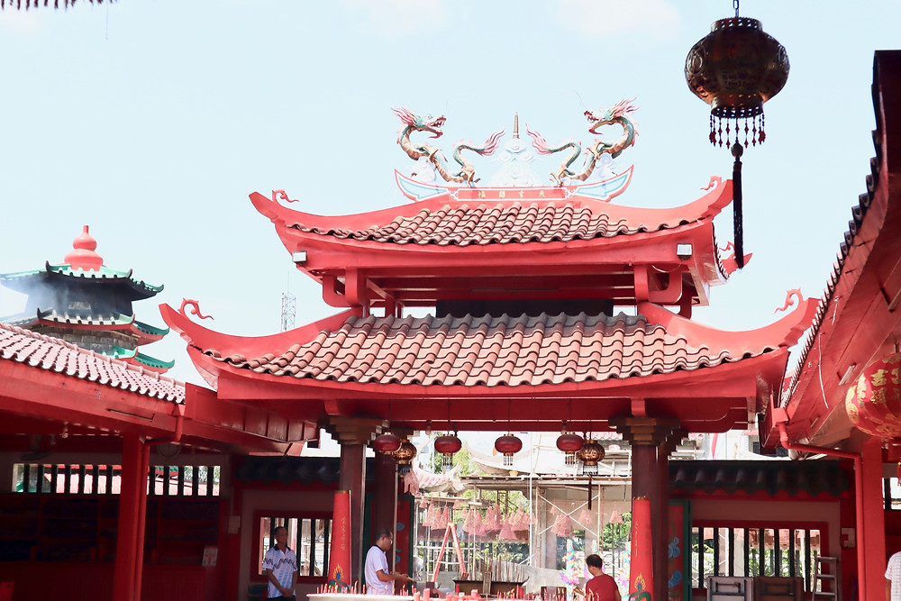 Vihara Budhi Bhakti a massive Buddhist temple with beautiful grounds // sunnyinjune.com