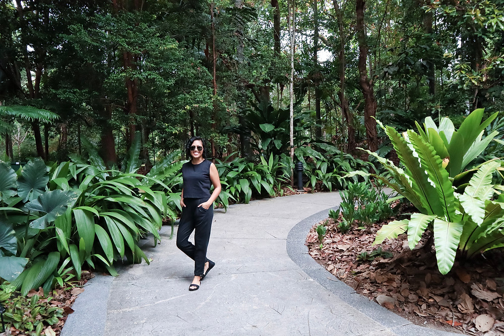 vacation capsule wardobe warm weather - dorsu pants and crop tank
