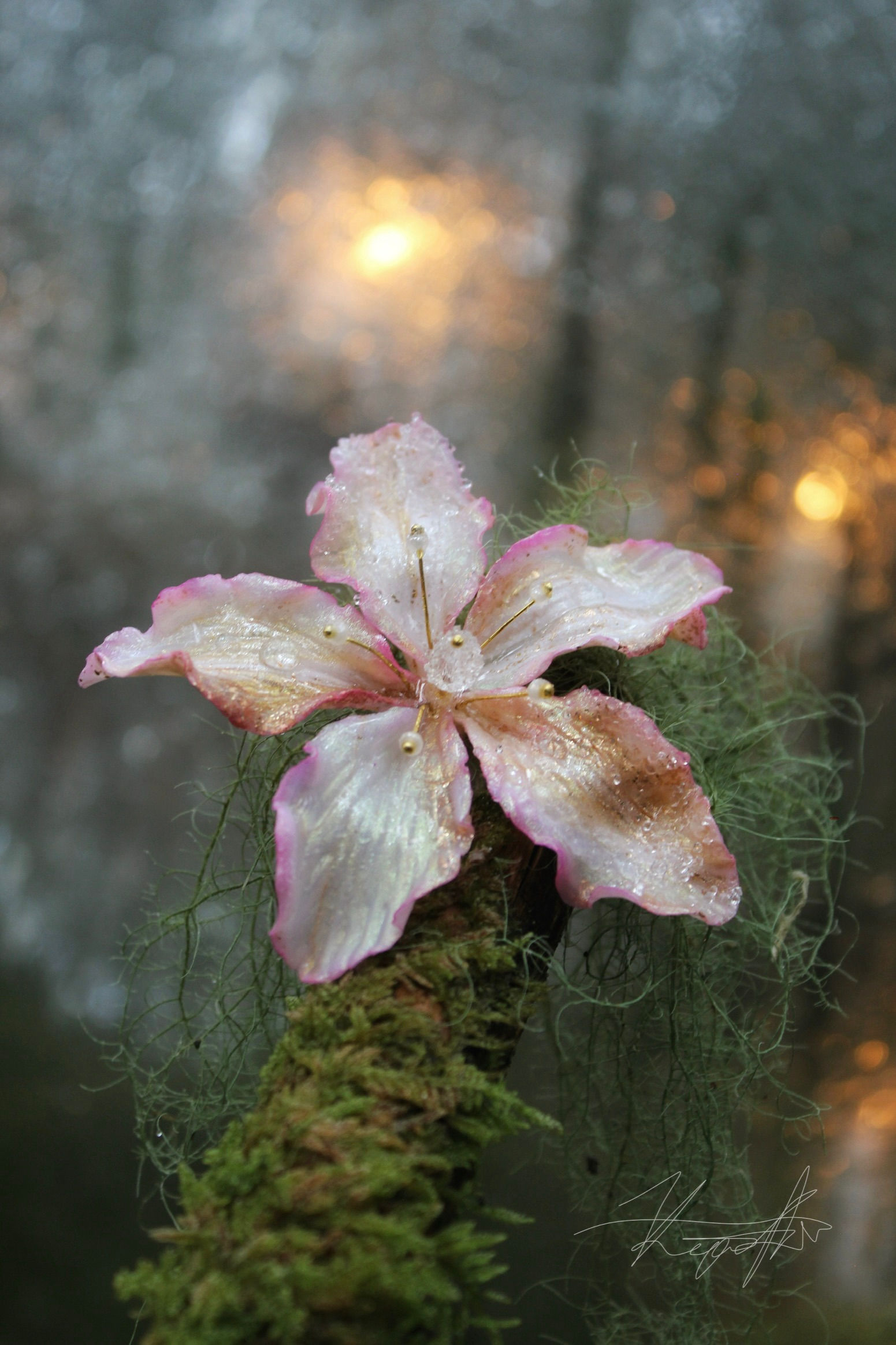 THE FROSTED LILY | SCULPTURAL BROOCH