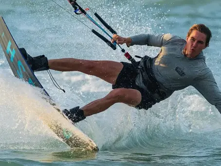 Qué equipo necesitas para hacer kitesurf