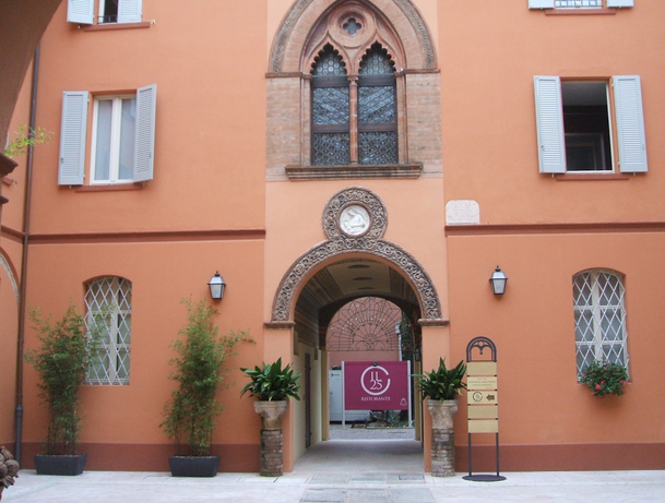 PALAZZO FORESTI 2.jpg