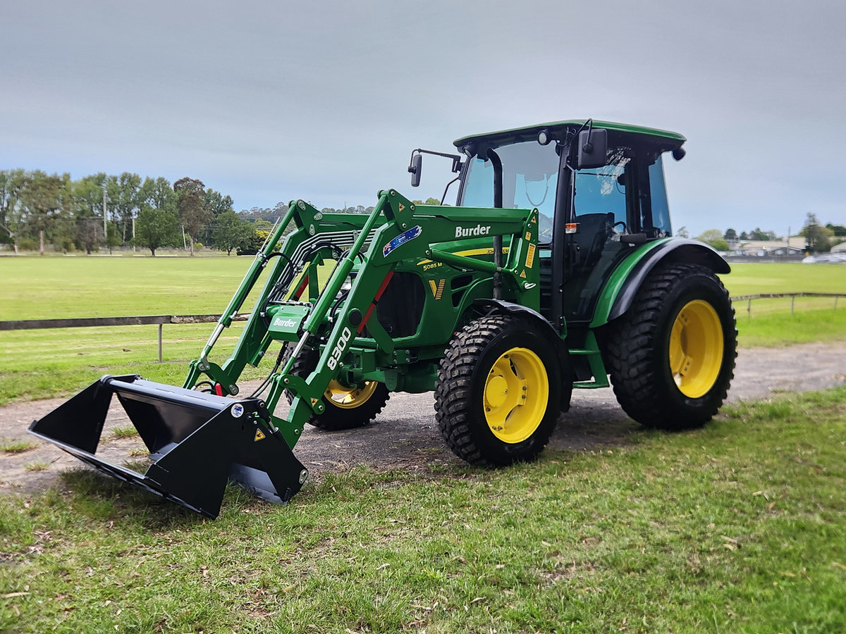 John Deere 5085M 85Hp 4WD Cab Loader Tractor 4in1 Bucket