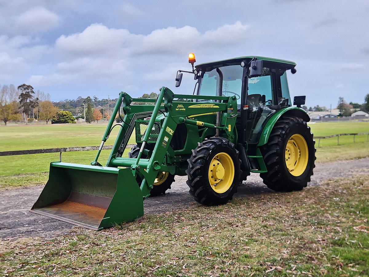 John Deere 5085M 85Hp 4WD Cab Loader Tractor Bucket Suspension – 1450 hrs