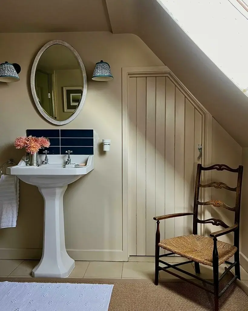 Thumbnail: Farrow and ball Oxford stone No. 264