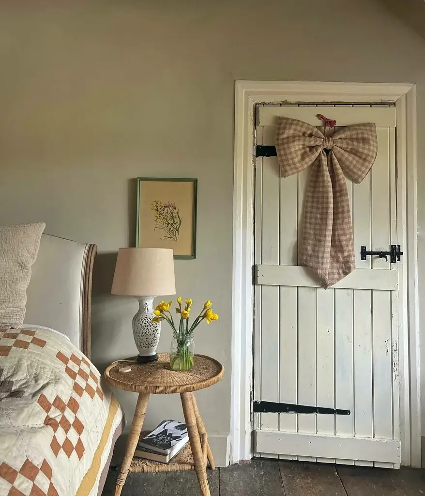 Thumbnail: Farrow and Ball Drop Cloth No. 283