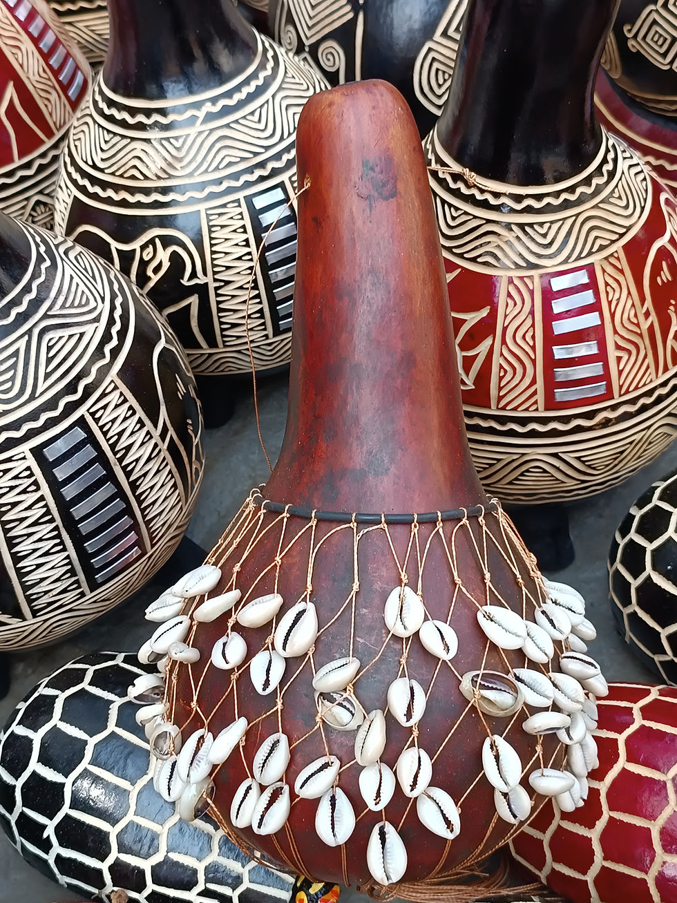 Miniatura: Gourd Art with Cowrieshell