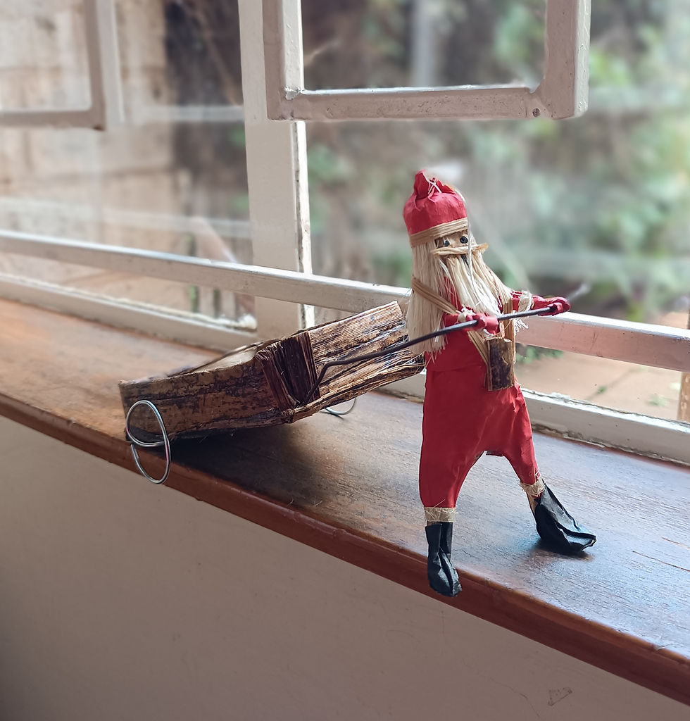 縮圖：Santa With Gifts | African Santa