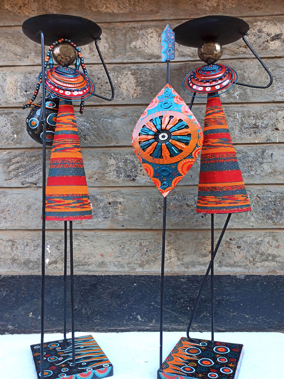 Pikkukuva: Faceless Life-Size Yard Sculptures