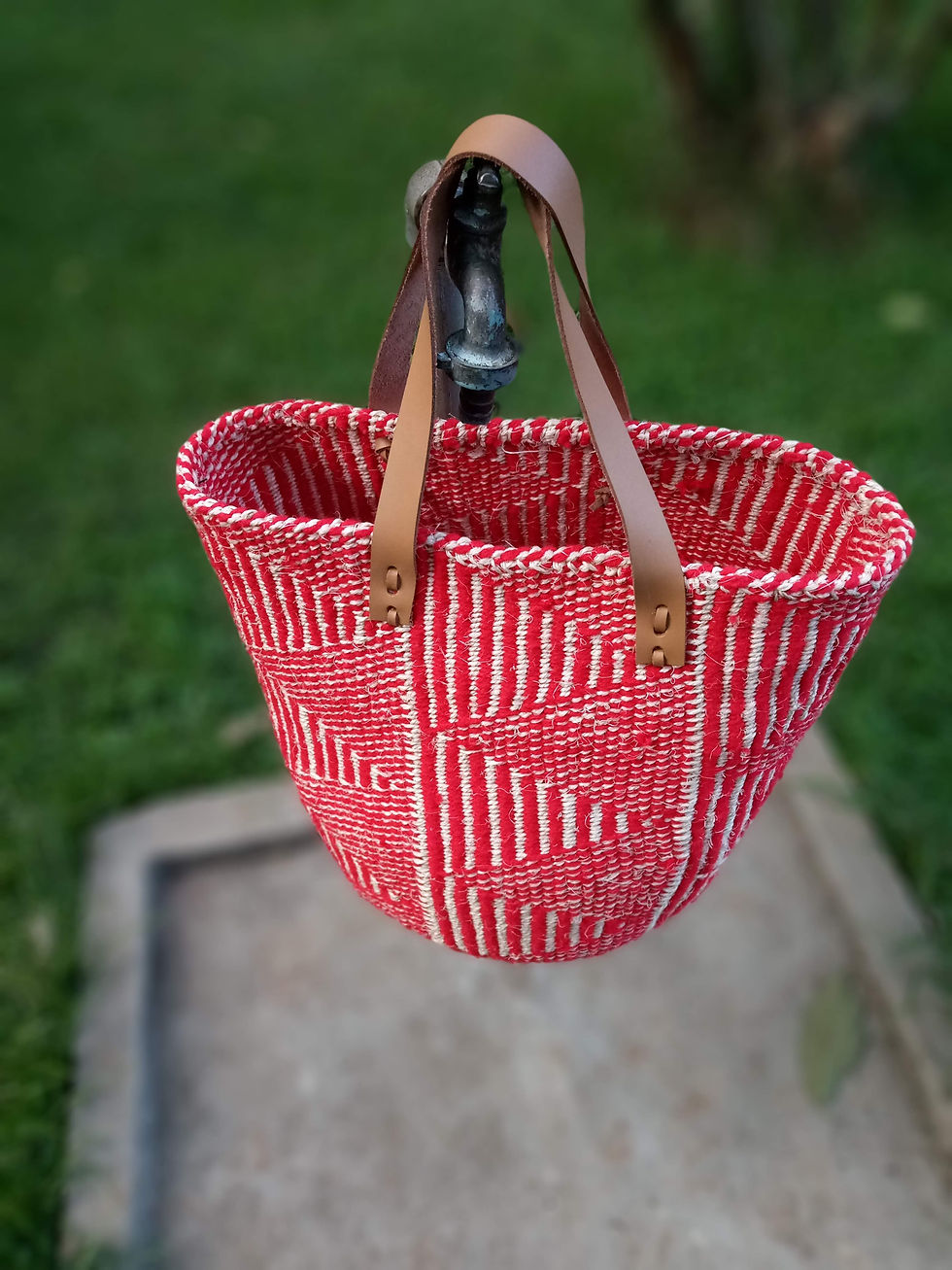 Miniatura: red woven basket bag